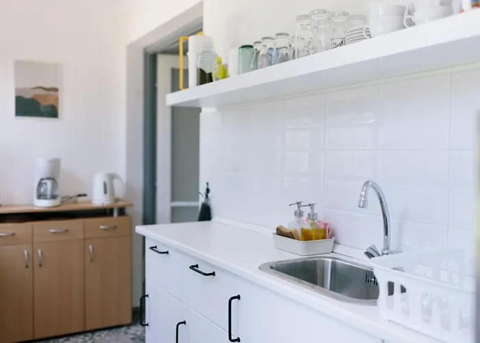 לינה וארוחת בוקר Alle *